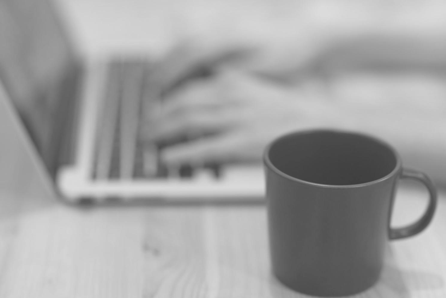 Notes et planification financière sur un bureau